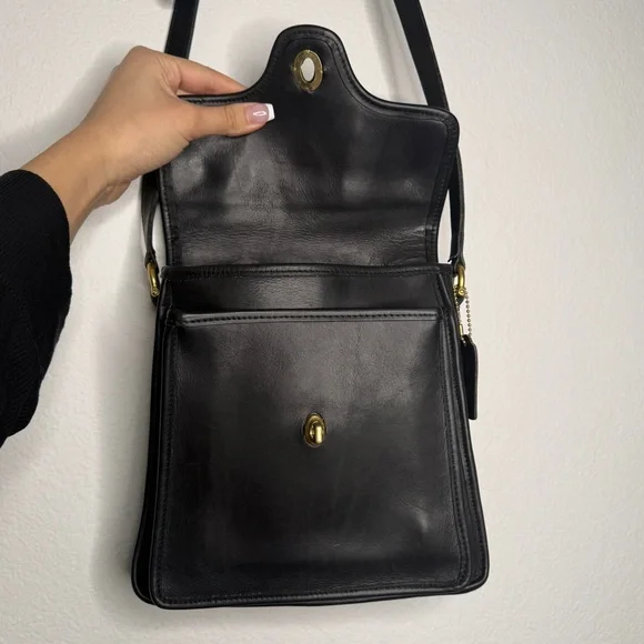 Coach Vintage Shelton Black Glove Tanned Leather Crossbody Bag Brass Hardware - Picture 8 of 11